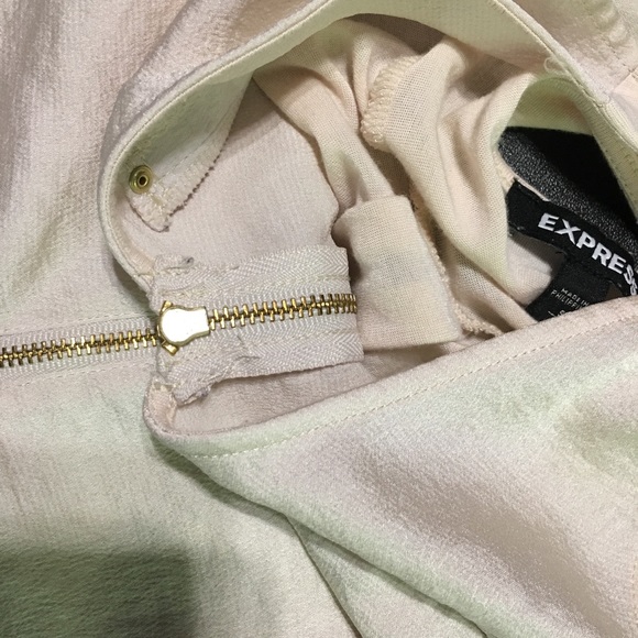 EXPRESS Stylish Tank V-Neck Zipper Pleated Back - Picture 6 of 9